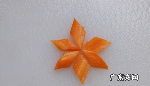 胡萝卜怎么切成菱形,胡萝卜切菱形片怎么切