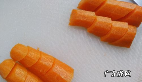 胡萝卜怎么切成菱形,胡萝卜切菱形片怎么切