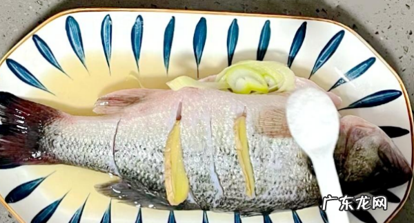 料酒怎么用才没怪味,用料酒腌肉后老是一股料酒味