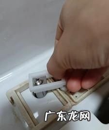 马桶用什么胶固定最好,马桶盖开裂用什么胶水粘