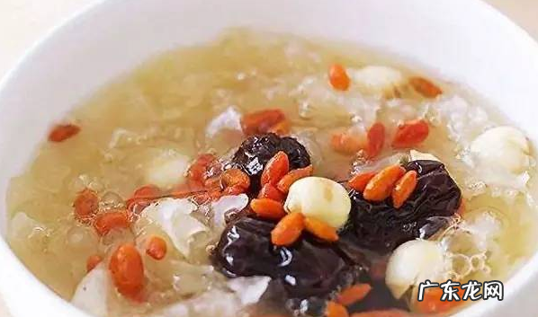 银耳红枣桂圆能在一起煮有什么功效,银耳桂圆红枣莲子汤的做法大全