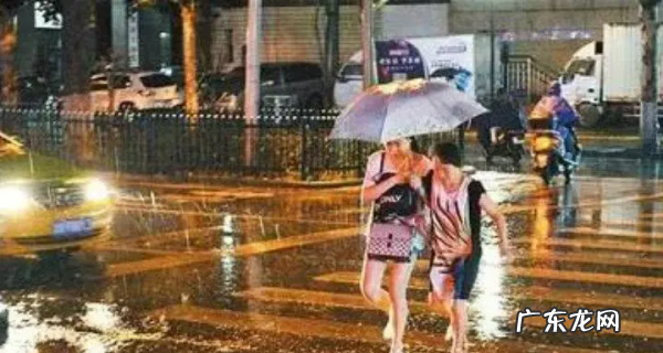 下雨天知道往家里跑是什么梗,女生问男生喜欢什么样的男生回答下雨会往家跑什么意思