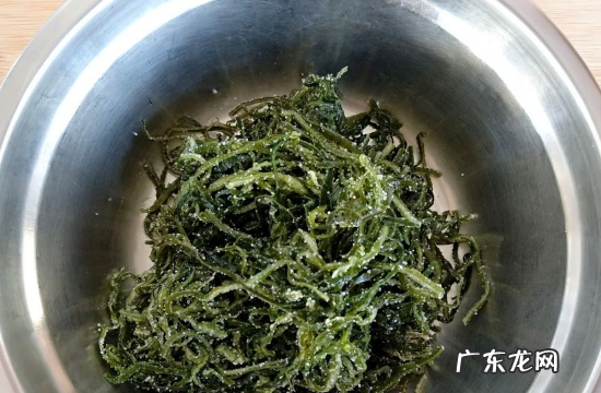 盐渍海带怎么泡发,超市里买来的海带丝上面带盐怎么洗怎么个做法