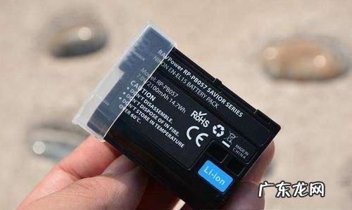怎么保存相机的电池,数码相机电池怎么取下来