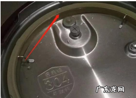 电饭锅盖子胶圈怎么装上去,电饭煲盖子的皮圈怎么装