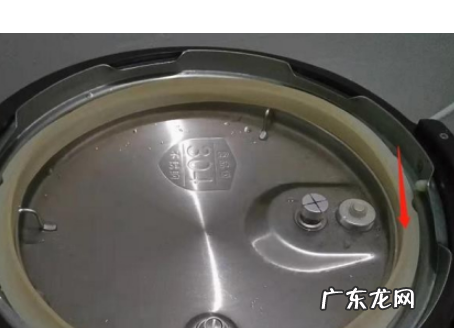 电饭锅盖子胶圈怎么装上去,电饭煲盖子的皮圈怎么装