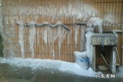 水管在冬天容易被冻裂的原因是什么,暴露在外的水管经常冻怎么办