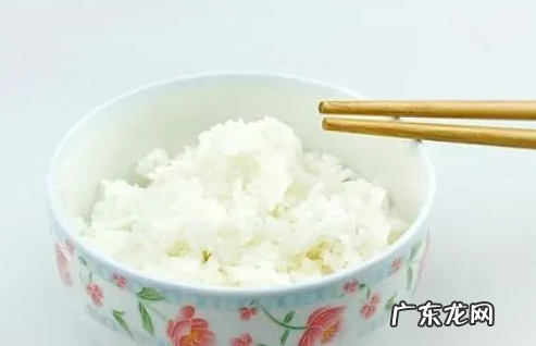 正常碗一碗饭多少克,一小碗米饭能有多少克碳水