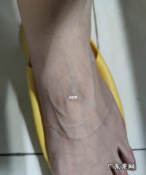 鞋子后面磨脚怎么办,运动鞋子后跟磨脚怎么办小妙招