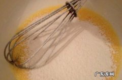 电饭锅做蛋糕配料比例,电饭锅5个鸡蛋做蛋糕的比例