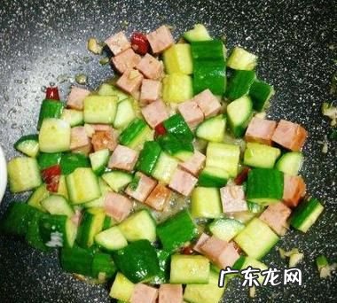 黄瓜丁怎么炒 快来试试这种炒法,肉炒黄瓜丁的家常做法