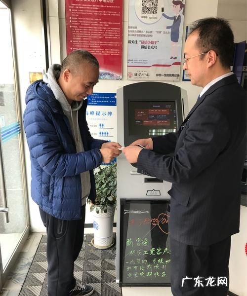 建行叫号机怎么用,取号机怎么用