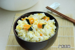 米饭可以用微波炉加热,微波炉能加热米饭