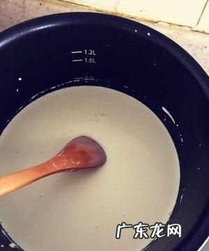 怎么用特仑苏制作奶油,特仑苏送的烹饪四件套怎么用的