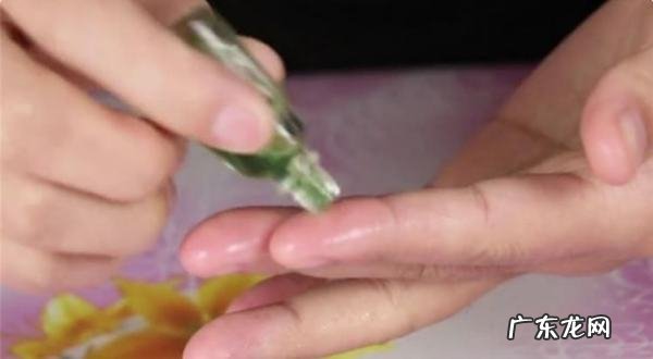 皮肤上的水泥怎么洗掉,皮肤被水泥腐蚀了怎么办
