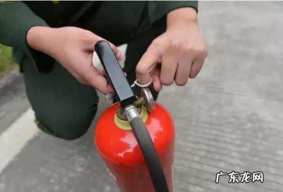 正确使用灭火器的步骤是什么,灭火器的使用步骤