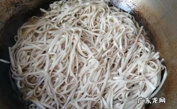 焖干面怎么做简单又好吃,怎样用干面条做焖面好吃