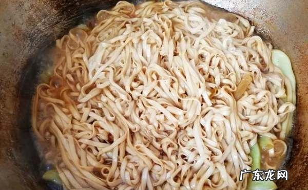 焖干面怎么做简单又好吃,怎样用干面条做焖面好吃