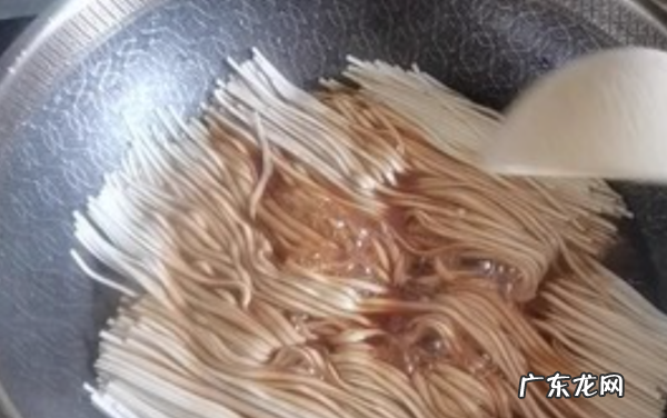 焖干面怎么做简单又好吃,怎样用干面条做焖面好吃