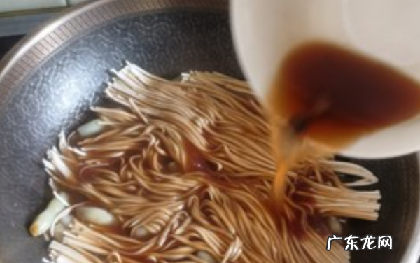 焖干面怎么做简单又好吃,怎样用干面条做焖面好吃