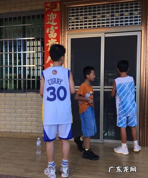 去打篮球要带什么,打篮球比赛需要准备什么药