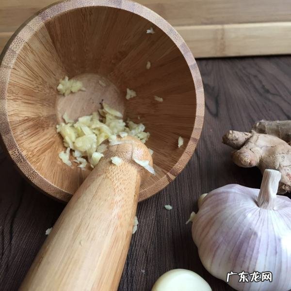 点头如捣蒜的意思,捣蒜的解释捣蒜的解释是什么