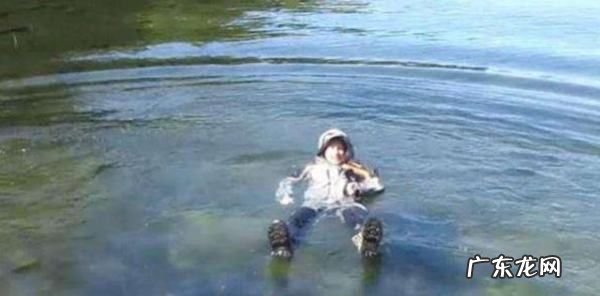 如何漂浮在水面,怎样才能让回形针漂浮在水面上