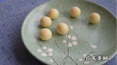 冷香丸配方原文周瑞怎么说,红楼梦薛宝钗吃的冷香丸这神仙药方太难...