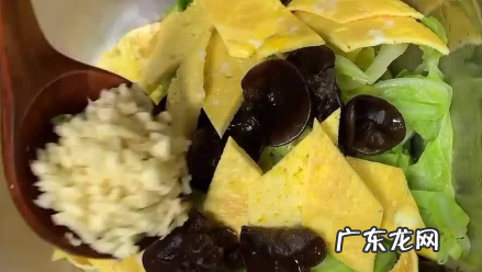 凉拌卷心菜做法,凉拌圆白菜的家常做法白菜的做法