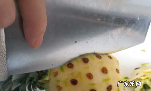 凤梨不切怎么吃,没有刀怎么吃菠萝蜜