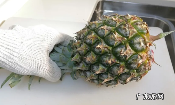 凤梨不切怎么吃,没有刀怎么吃菠萝蜜