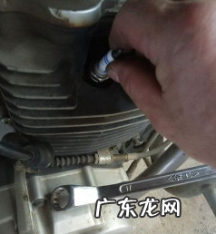 摩托车火花塞怎么拆,摩托车火花塞断了怎么取出来教学