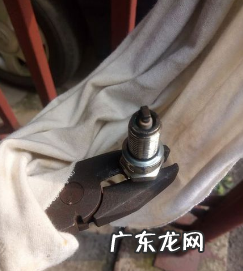 摩托车火花塞怎么拆,摩托车火花塞断了怎么取出来教学