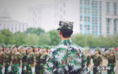 怎么样向后转规范动作,军训向后转怎么转