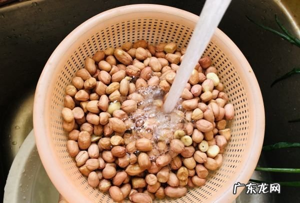 花生米不用油的做法,无油干炒花生米的做法大全集
