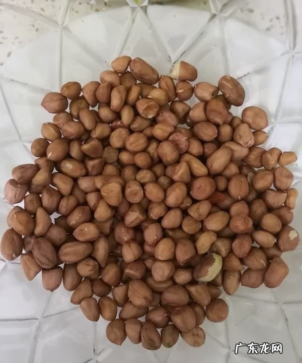 花生米不用油的做法,无油干炒花生米的做法大全集