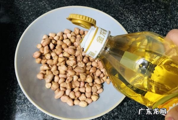花生米不用油的做法,无油干炒花生米的做法大全集