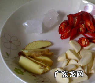 老黄瓜冻上冬天可以吃,老黄瓜可以冻着吃