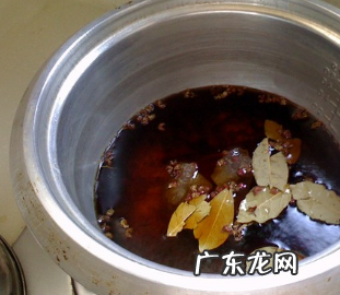 老黄瓜冻上冬天可以吃,老黄瓜可以冻着吃