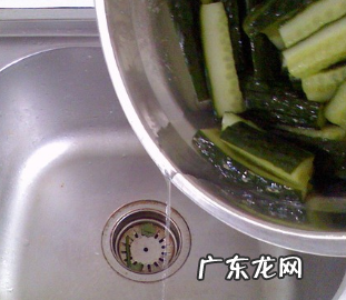 老黄瓜冻上冬天可以吃,老黄瓜可以冻着吃