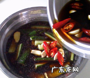 老黄瓜冻上冬天可以吃,老黄瓜可以冻着吃