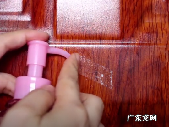 如何清理家具上的胶印,家具上的胶带印怎么去除 不伤油漆