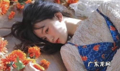 空缱绻是什么意思,繁花落尽君辞去一夜红衣