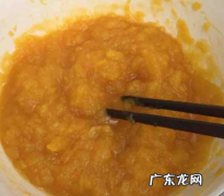 南瓜糯米饼怎么做,做南瓜糯米饼还要用酵母醒面