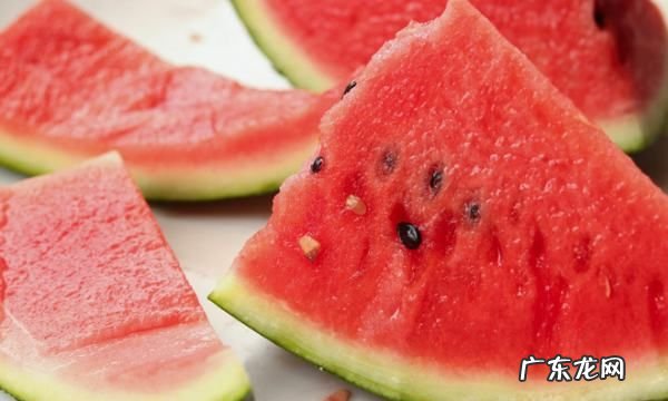 西瓜皮怎么做好吃又简单,西瓜皮怎么样做菜才能好吃