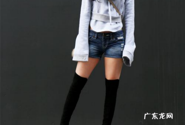 女学生卫衣穿搭技巧,女生卫衣怎么搭配好看