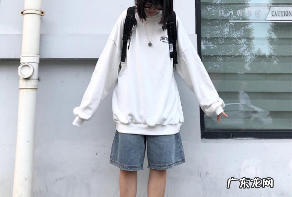 女学生卫衣穿搭技巧,女生卫衣怎么搭配好看