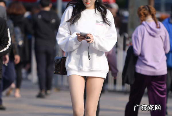女学生卫衣穿搭技巧,女生卫衣怎么搭配好看