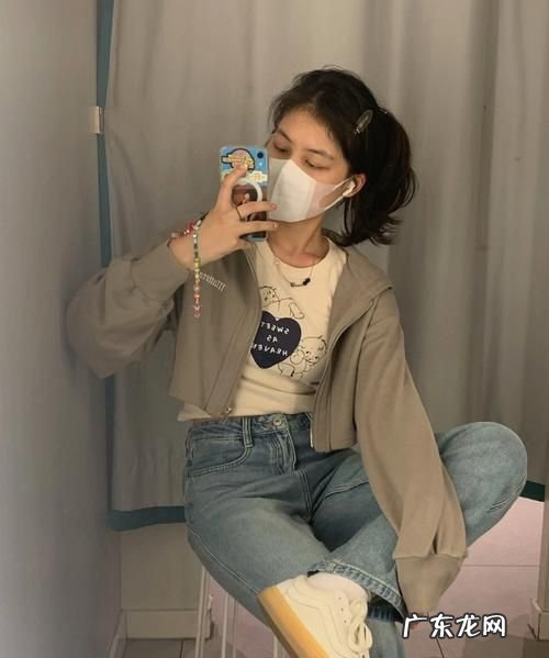 女学生卫衣穿搭技巧,女生卫衣怎么搭配好看