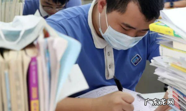 祝福自己的学生高考,怎么给高考的学生写祝福语少字